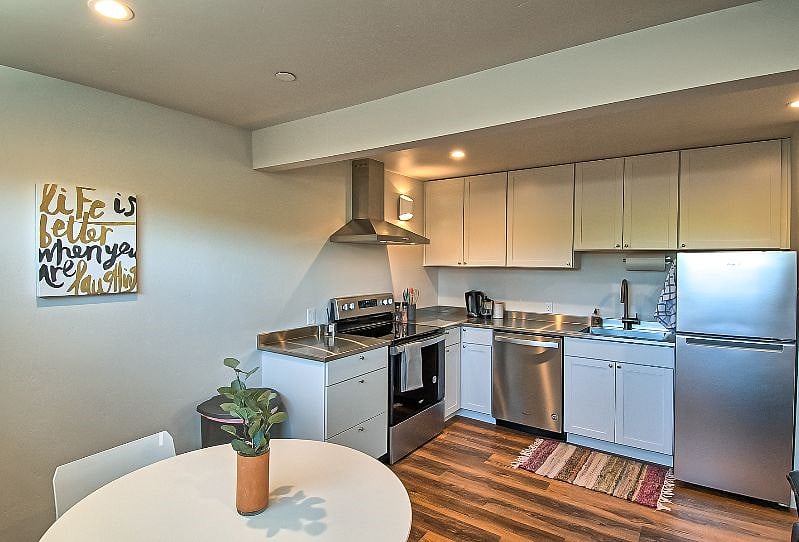 Furnished Finder property 547688_1 photo 3