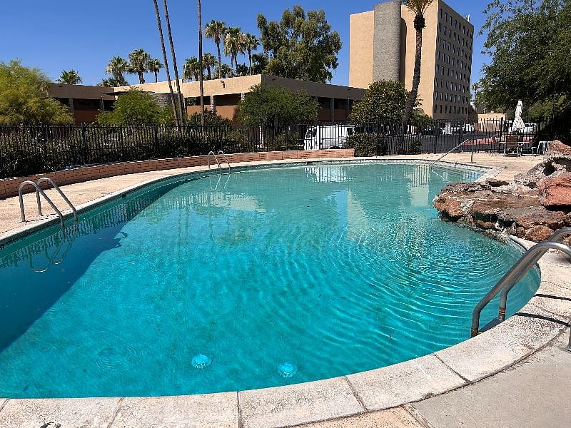 Pool (not heated)