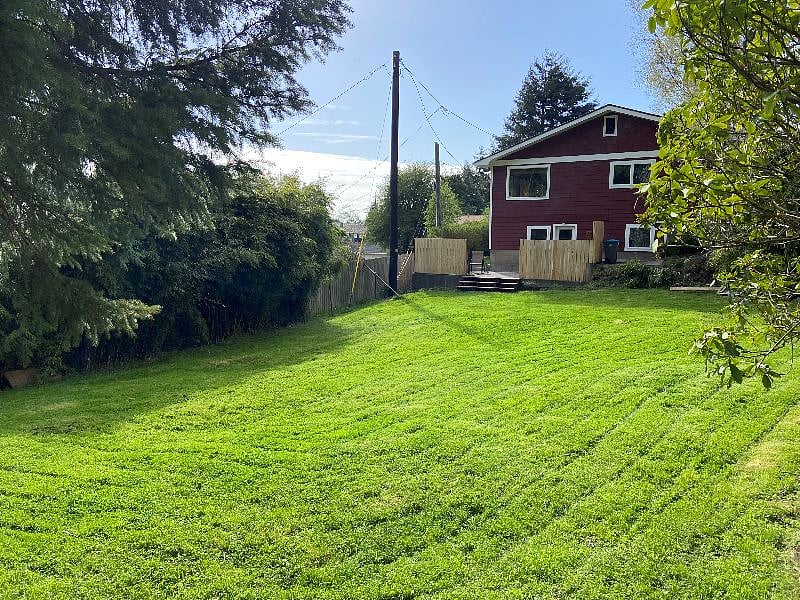 Large Side Yard