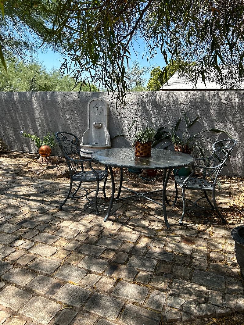 Patio seating with fountain