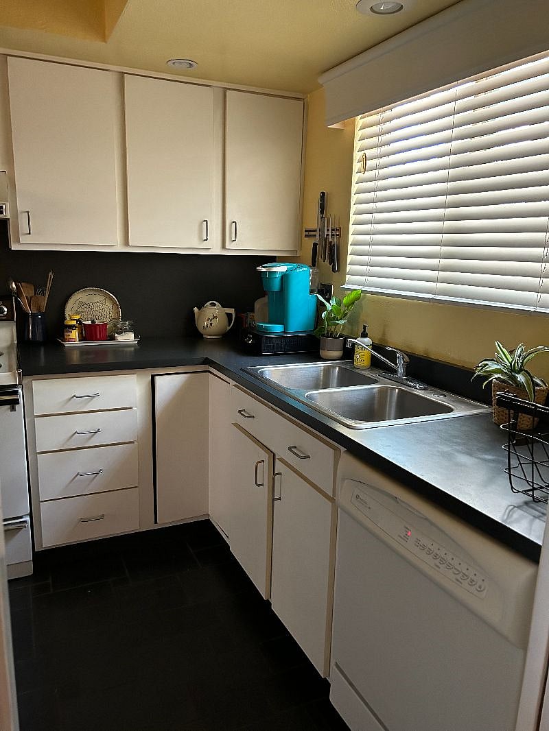 Kitchen w dishwasher, electric stove & oven, full refrigerator. Microwave available if needed.