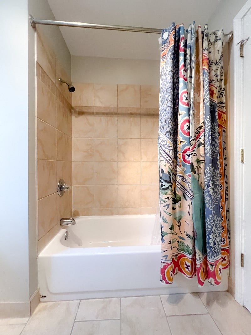 Main bathroom shower
