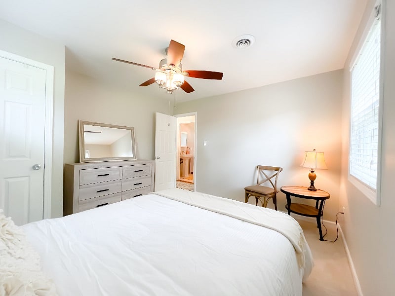 2nd bedroom with Queen bed