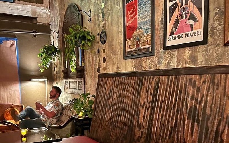 Local vegan restaurant, walking distance La Stima