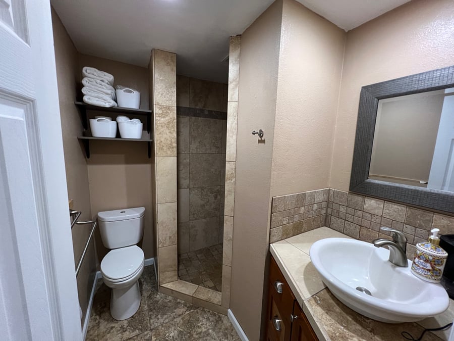 Furnished Finder property 548002_1 photo 3
