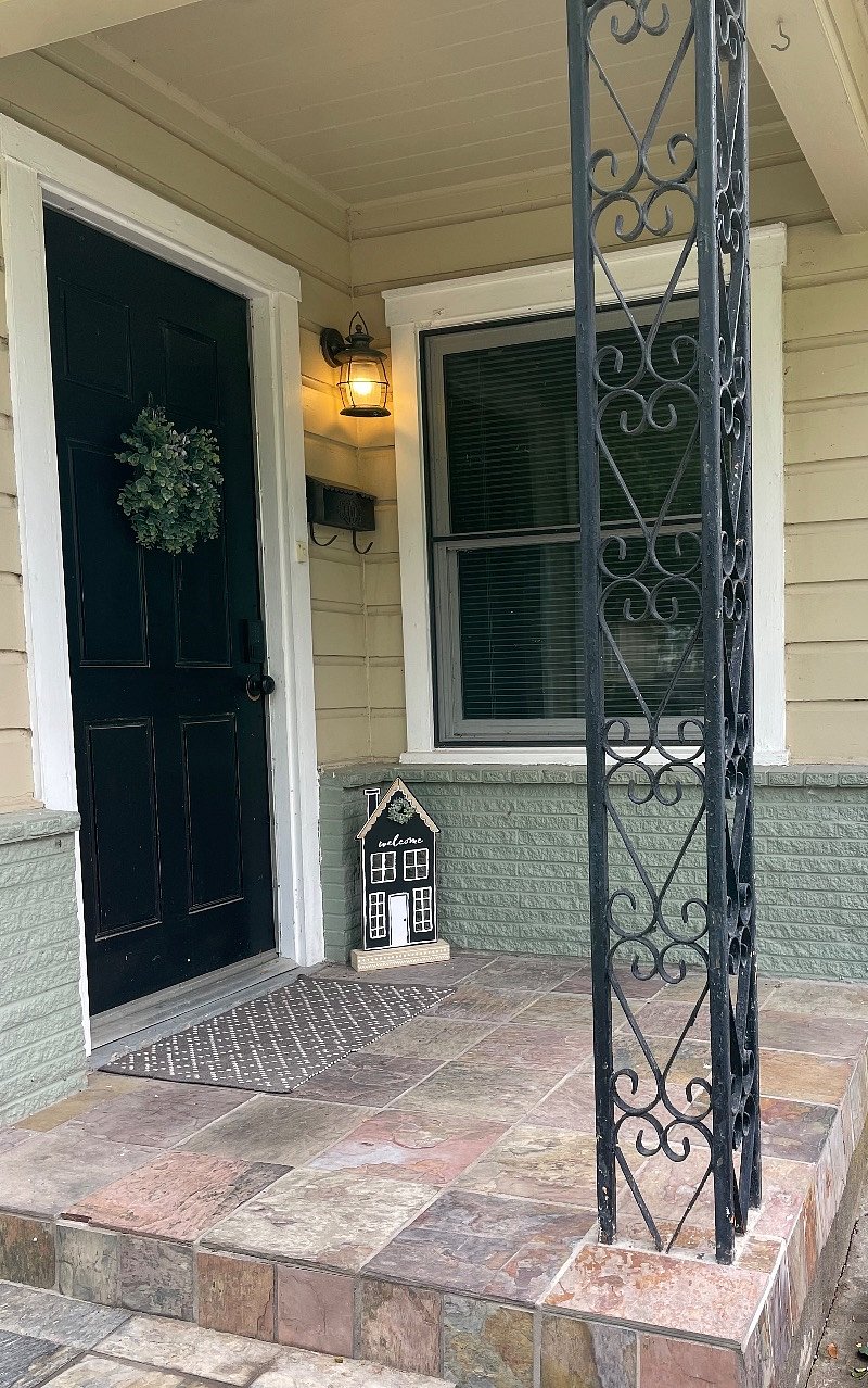 Front entrance w/Keyless Entry