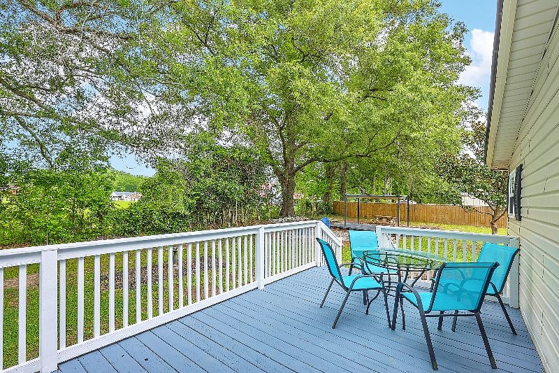 Side porch 