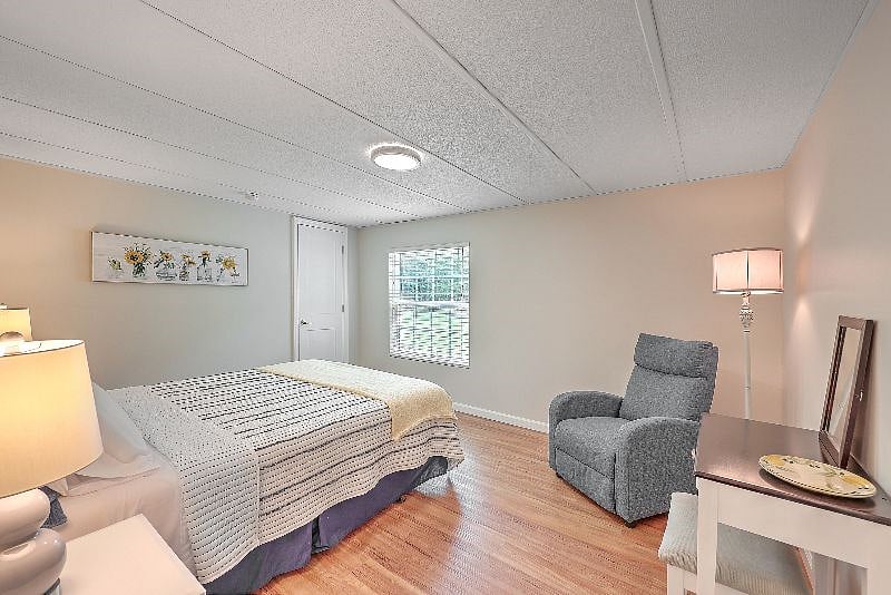 Second bedroom with a queen bed.