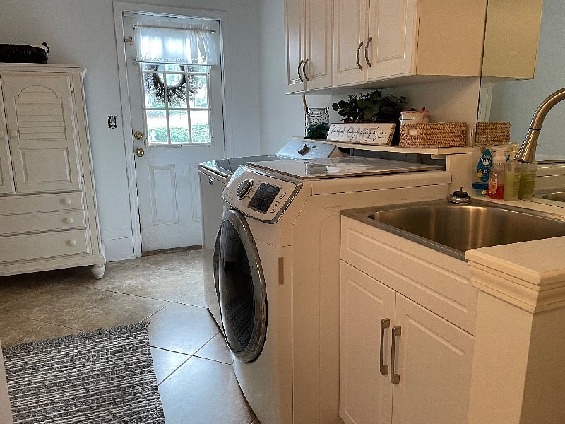 Washer / Dryer in Kitchenette