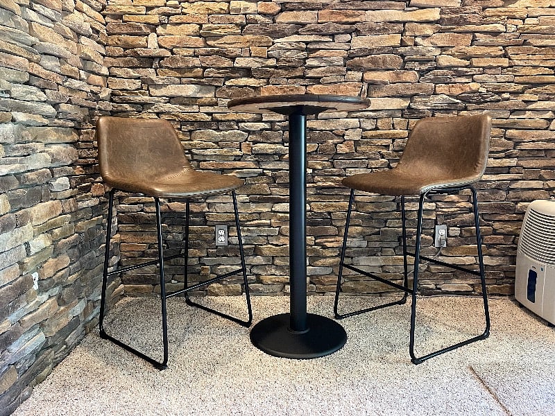 Table & Chairs in Living Room