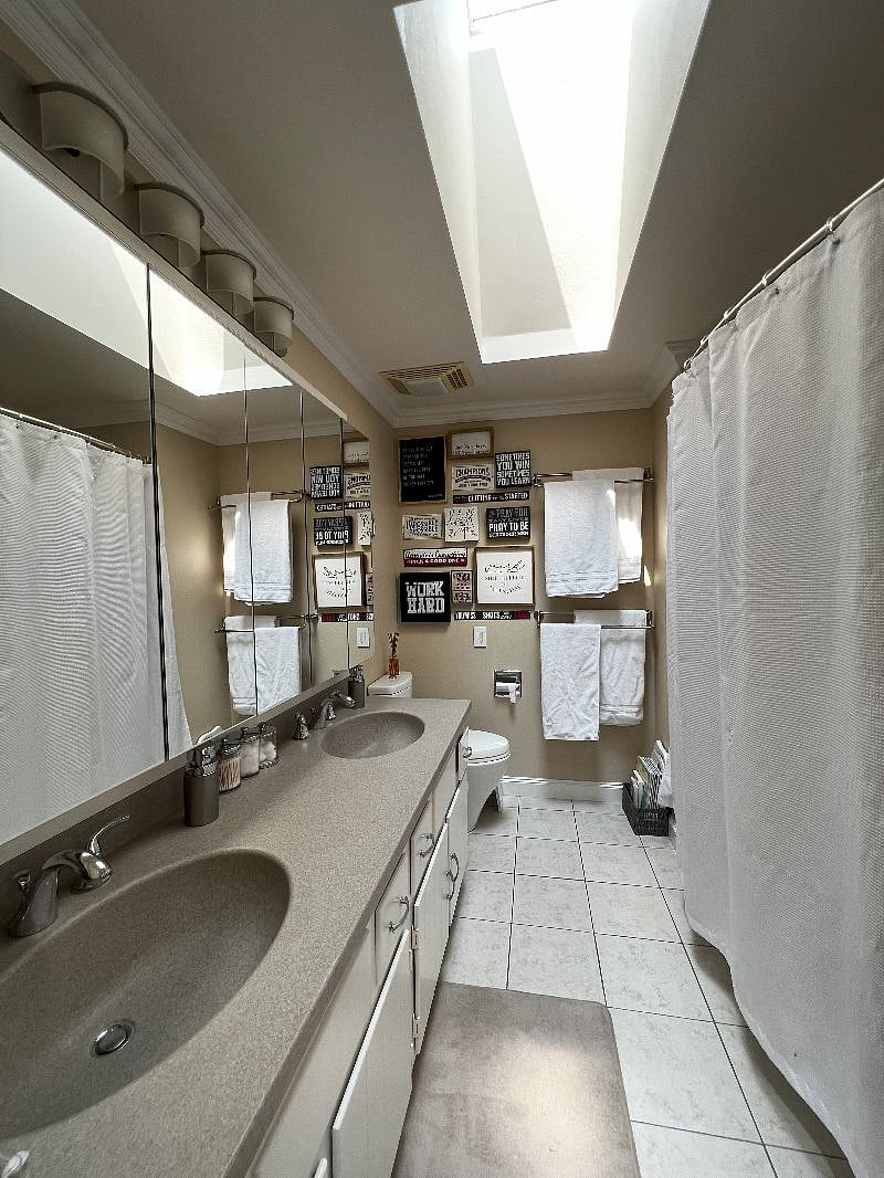 Hallway bathroom with 3 separate storage mirrors and storage closet with 3 separate shelves. Towels provided.