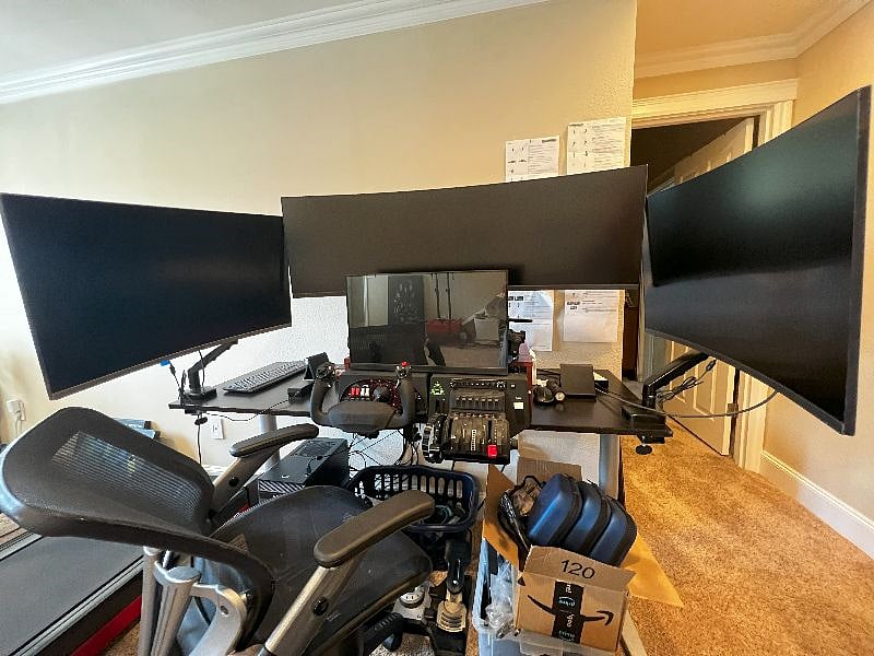Access to Flight Simulator for Aspiring Pilots