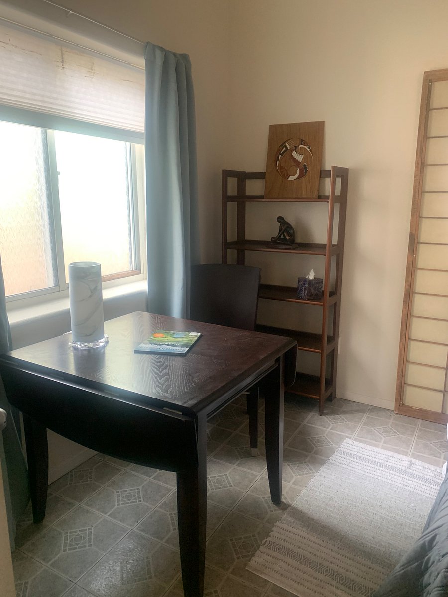 Table desk in masterbdrm