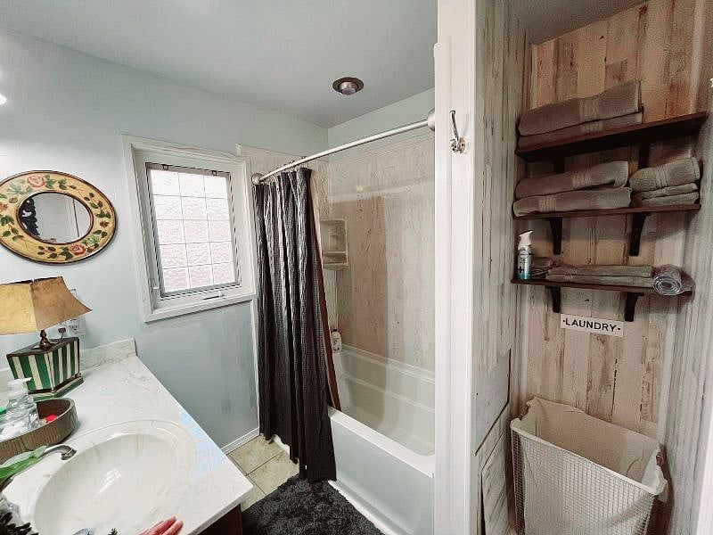 main bath between bedrooms 1 and 2 w combo shower bath, new tub