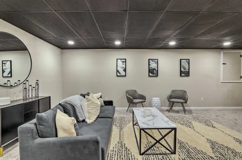 Living Room w/ Sleeper Sofa (Queen)