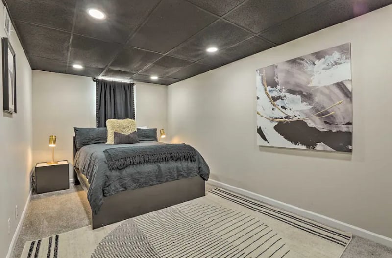 Bedroom (Queen)