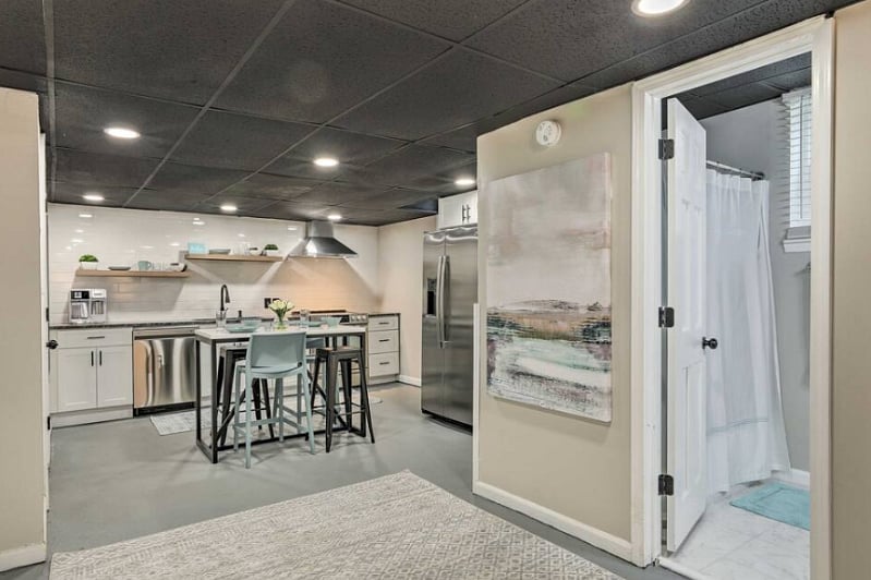 Kitchen & Bathroom Entrance