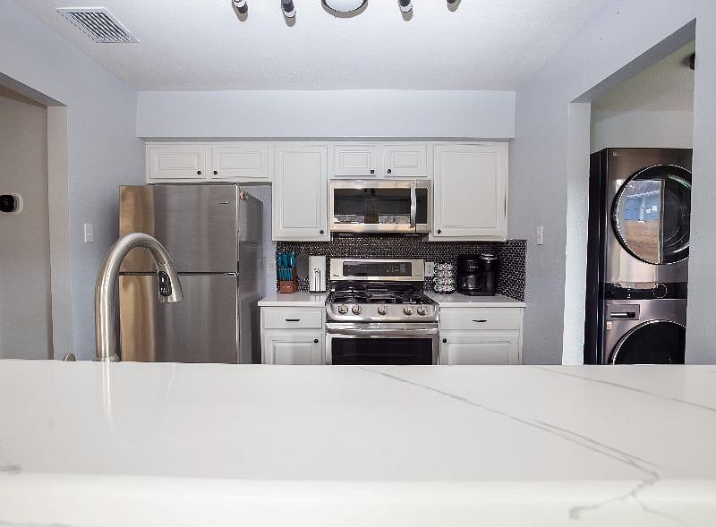 Furnished Finder property 548711_1 photo 14