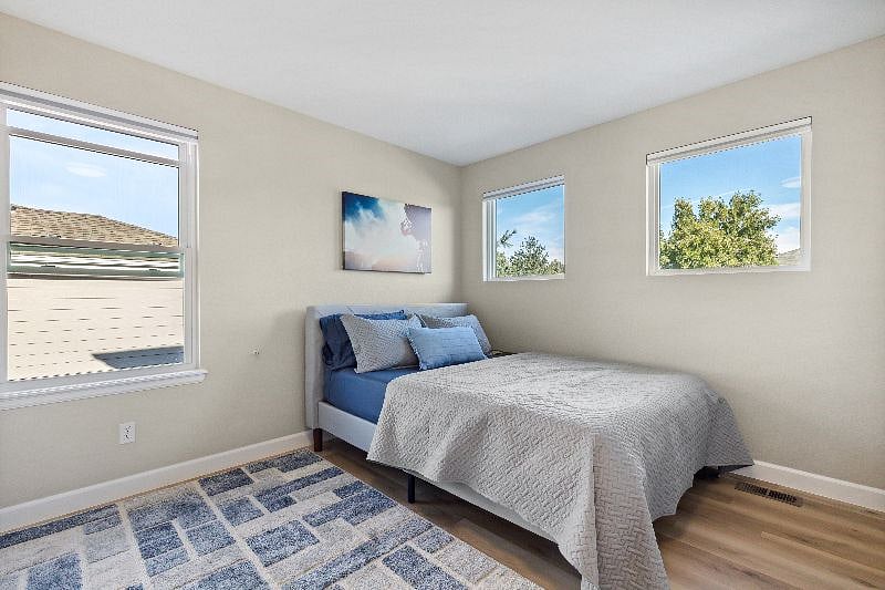 4th bedroom, queen size mattress, blackout shades