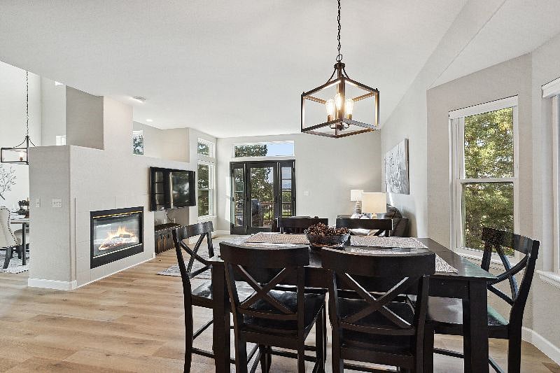 Kitchen table expands to seat 6