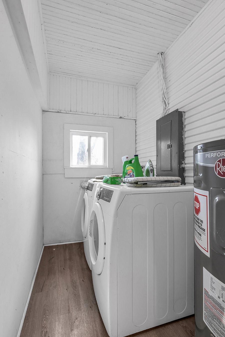 Washer/Dryer with starter pack of detergent and dryer sheets!