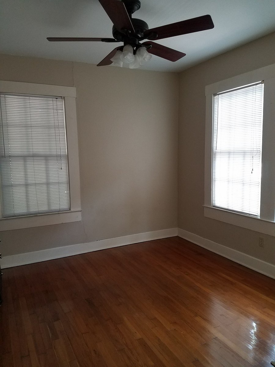 2nd bedroom empty, this can be furnished with a desk
