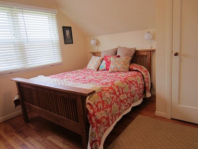 queen bedroom - second floor