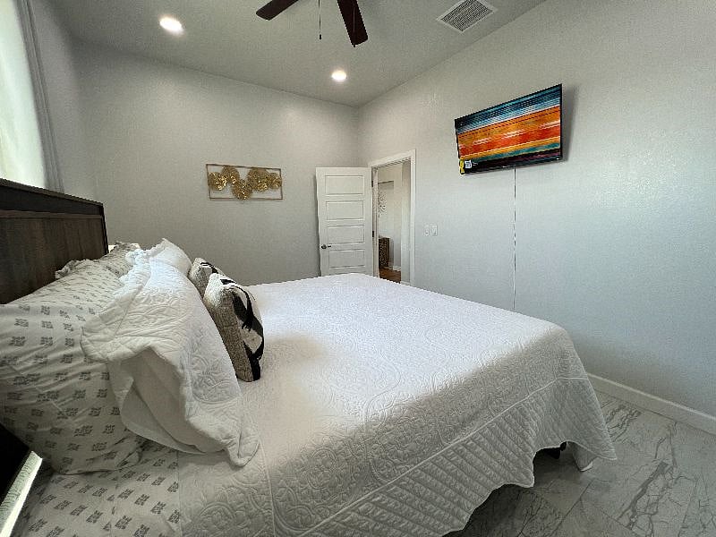 Bedroom 1: King Bed
