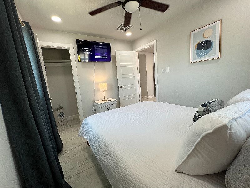 Bedroom 2: Queen Bed