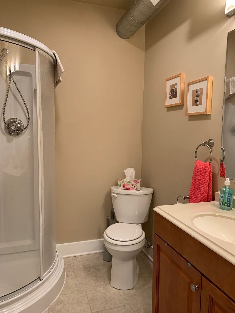 Bathroom for the second bedroom.