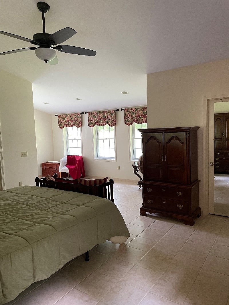 MAIN BEDROOM