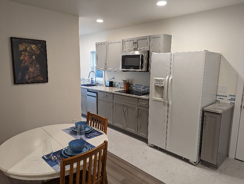 Kitchen & Dining area