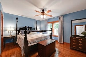 King bedroom with 2 closets.