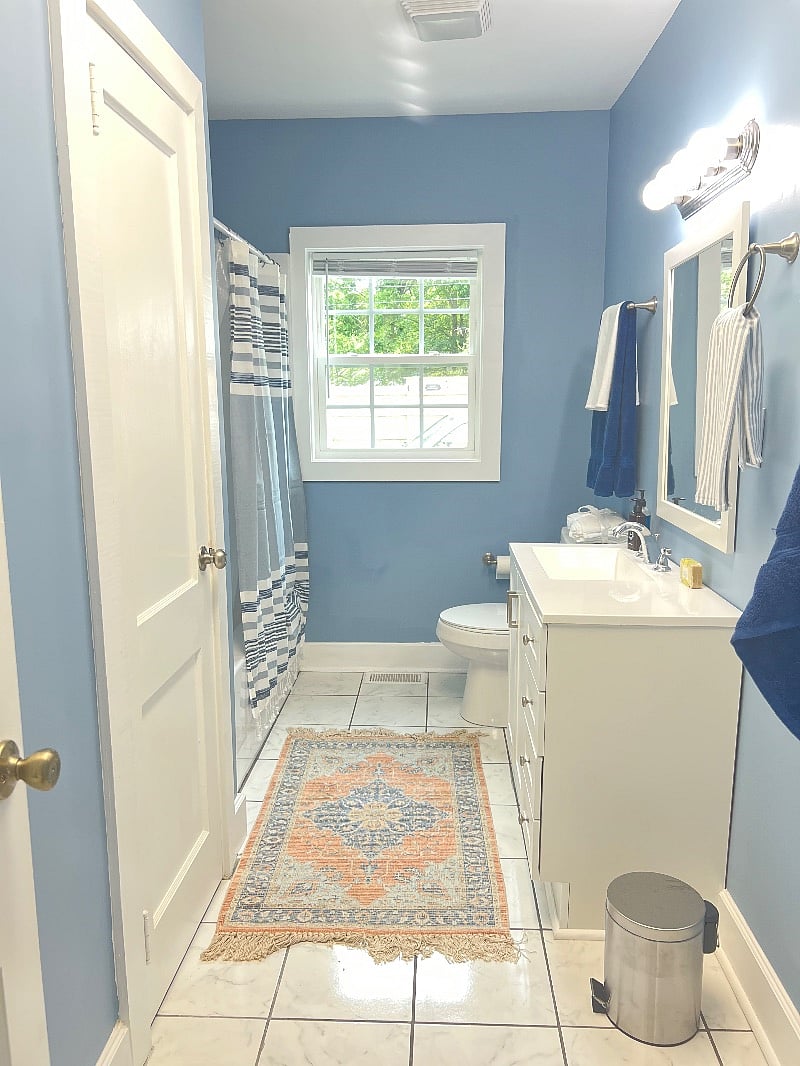 Hall bath 