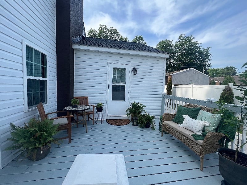 Large deck off the kitchen