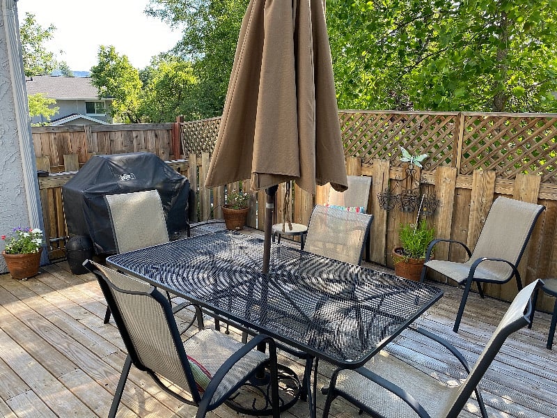 Back deck with gas grill