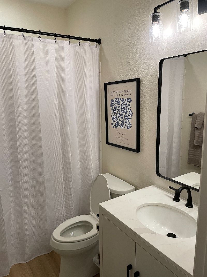 2nd bathroom