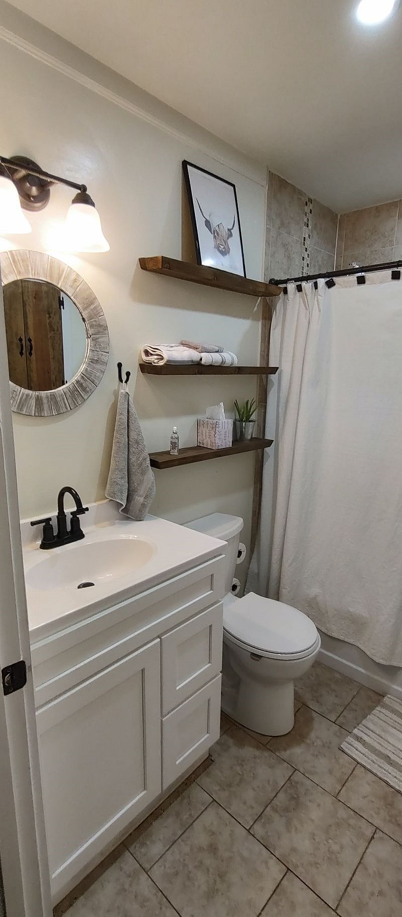 Bathroom 2, located between Bedroom 2 and 3. 