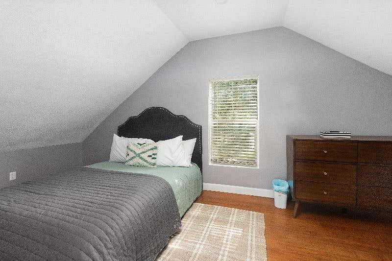 Tuma Queen Bed