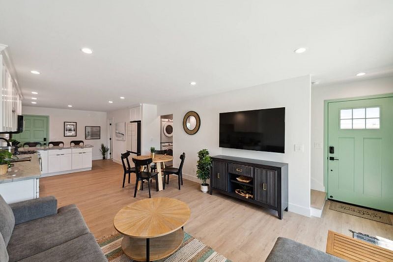 Furnished Finder property 550850_1 photo 16