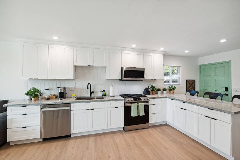 Furnished Finder property 550850_1 photo 17