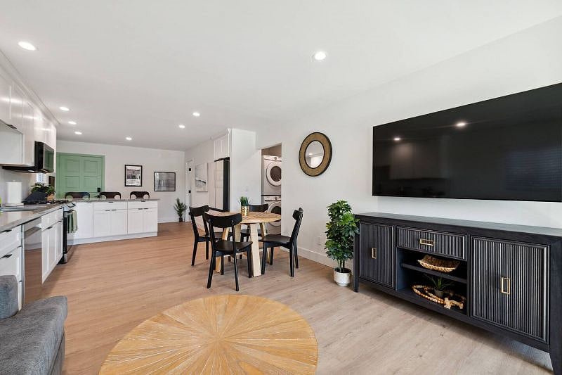 Furnished Finder property 550850_1 photo 26