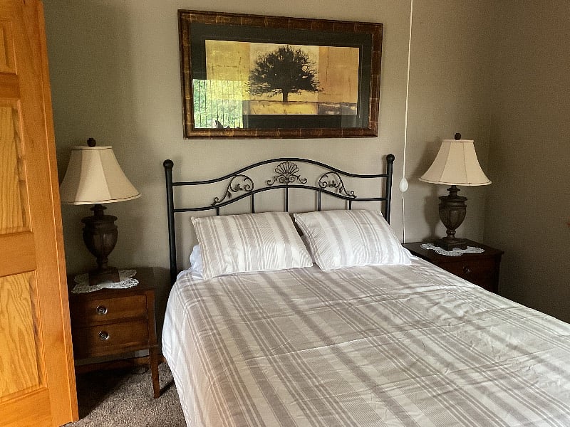 Bedroom 2 with queen size bed