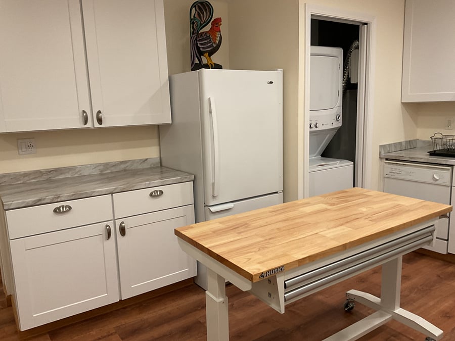Kitchen with Washer and dryer