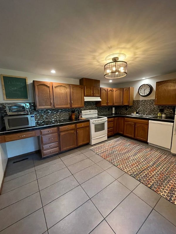 Furnished Finder property 551006_1 photo 4