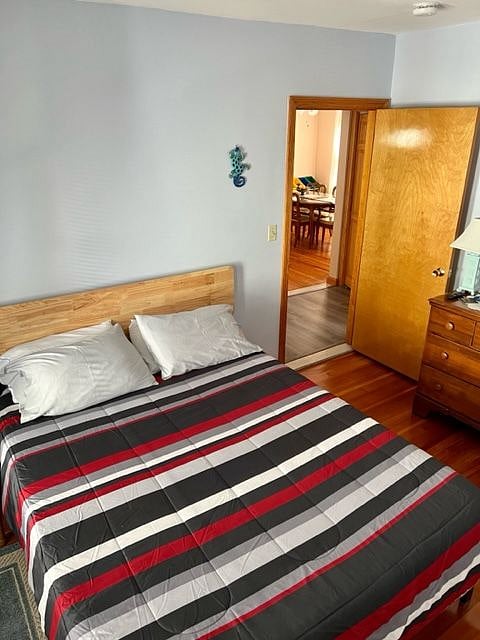 Bedroom 1 - Queen Bed