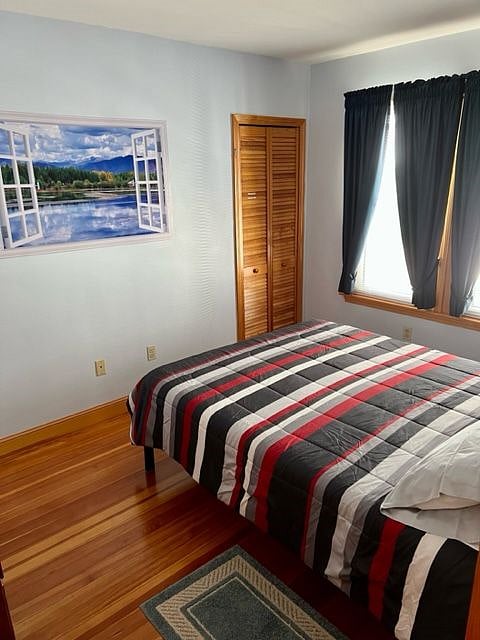Bedroom 1 - Queen Bed