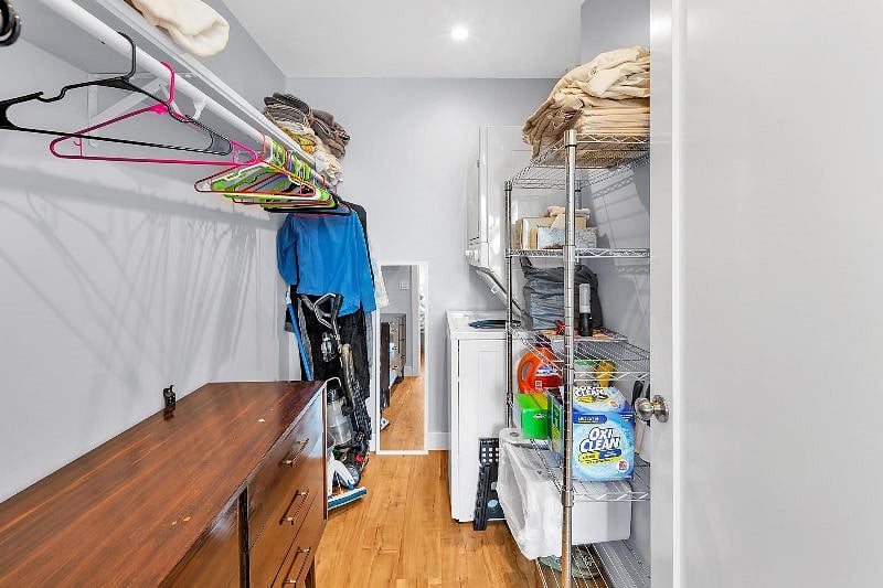 The washer & dryer is in the closet off the bedroom
