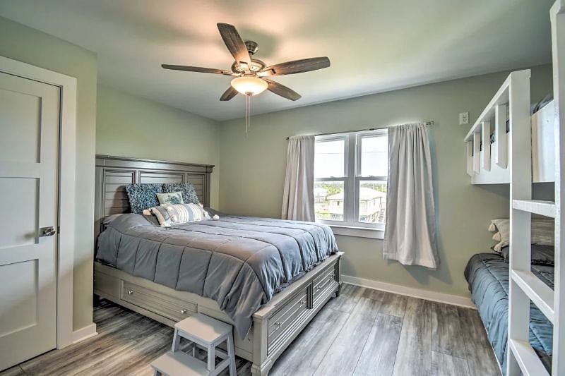 Queen Bedroom Incl. Two Bunks