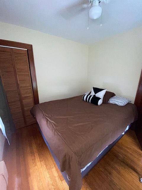1st bedroom with queen size bed